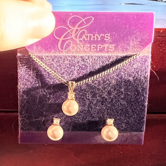 *NWT* Cathy’s Concepts Pearl Drop Necklace & Earrings Set - Picture 1 of 3